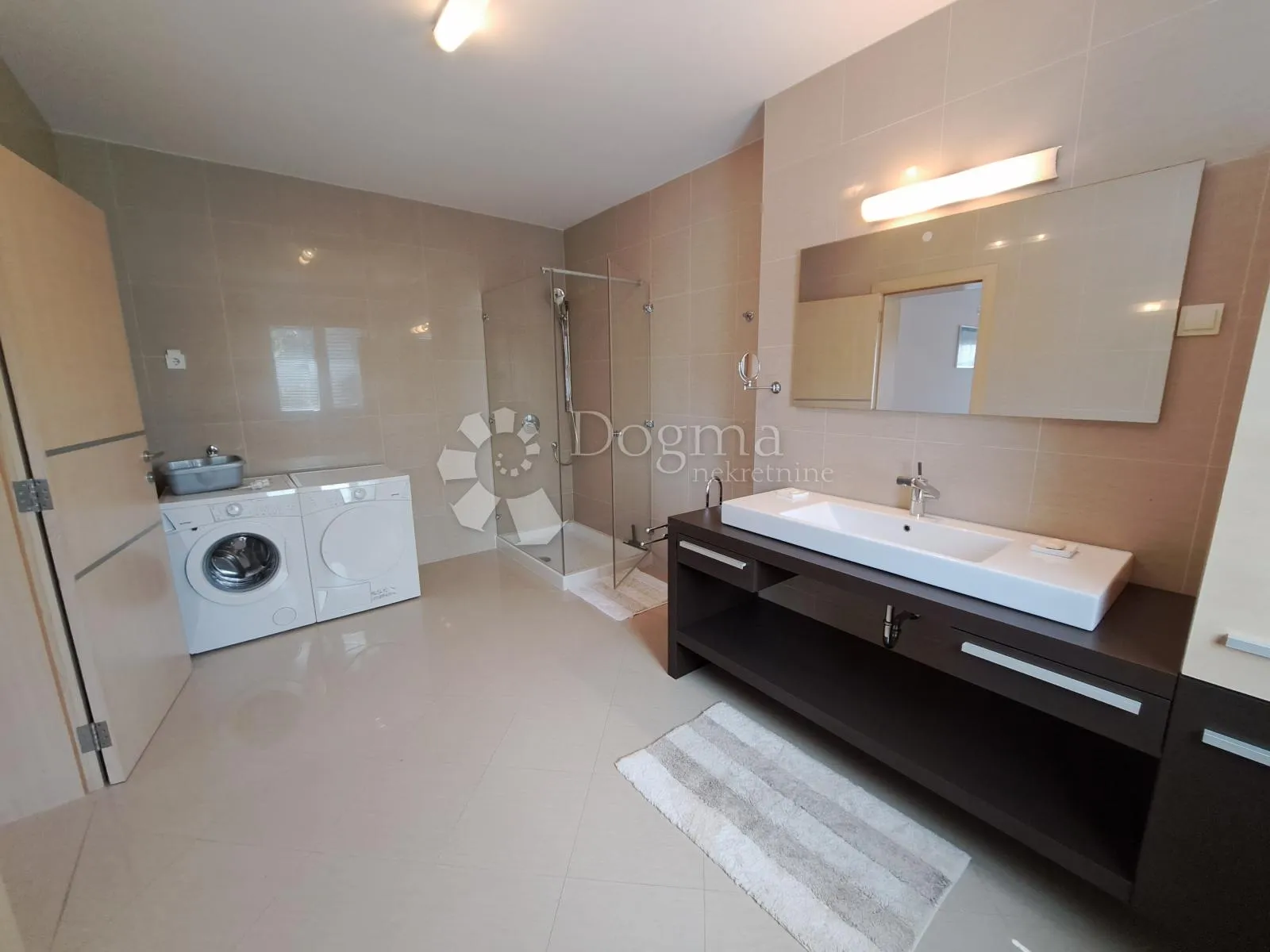 impresivan penthouse s pogledom na more, pješćana uvala - slika 10