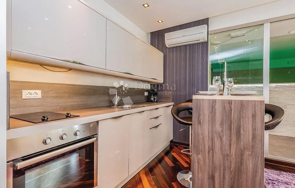 apartman sa unutarnjim bazenom 10m od mora - slika 5