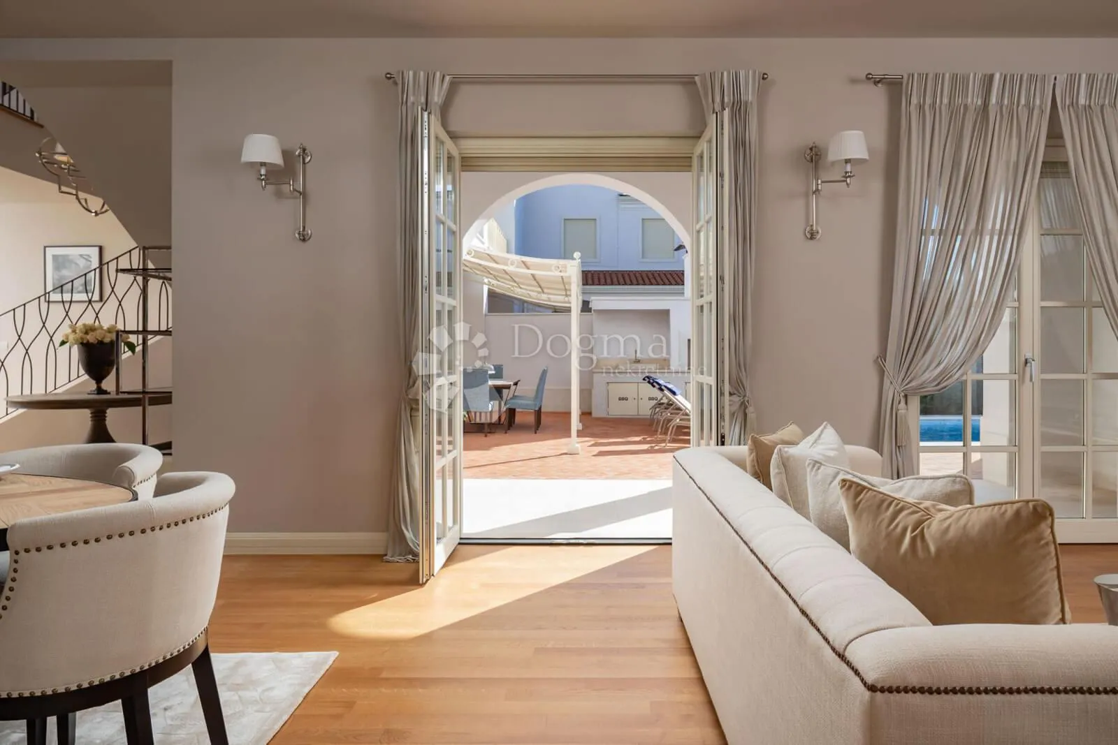 luksuzna villa u elitnom naselju nadomak mora - slika 8