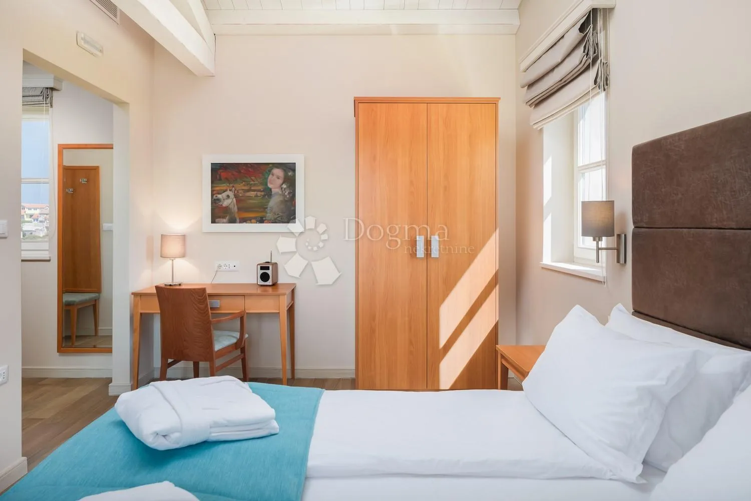 otmjena villa sa bazenom na lijepoj lokaciji - slika 26