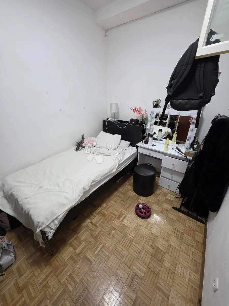 šarmantan stan u samom srcu starog grada - slika 7
