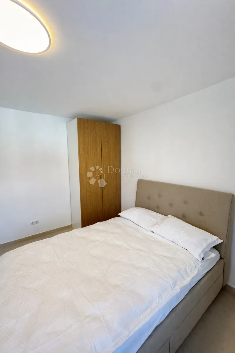 stan 690 € – sve uključeno (režije + internet) - slika 14