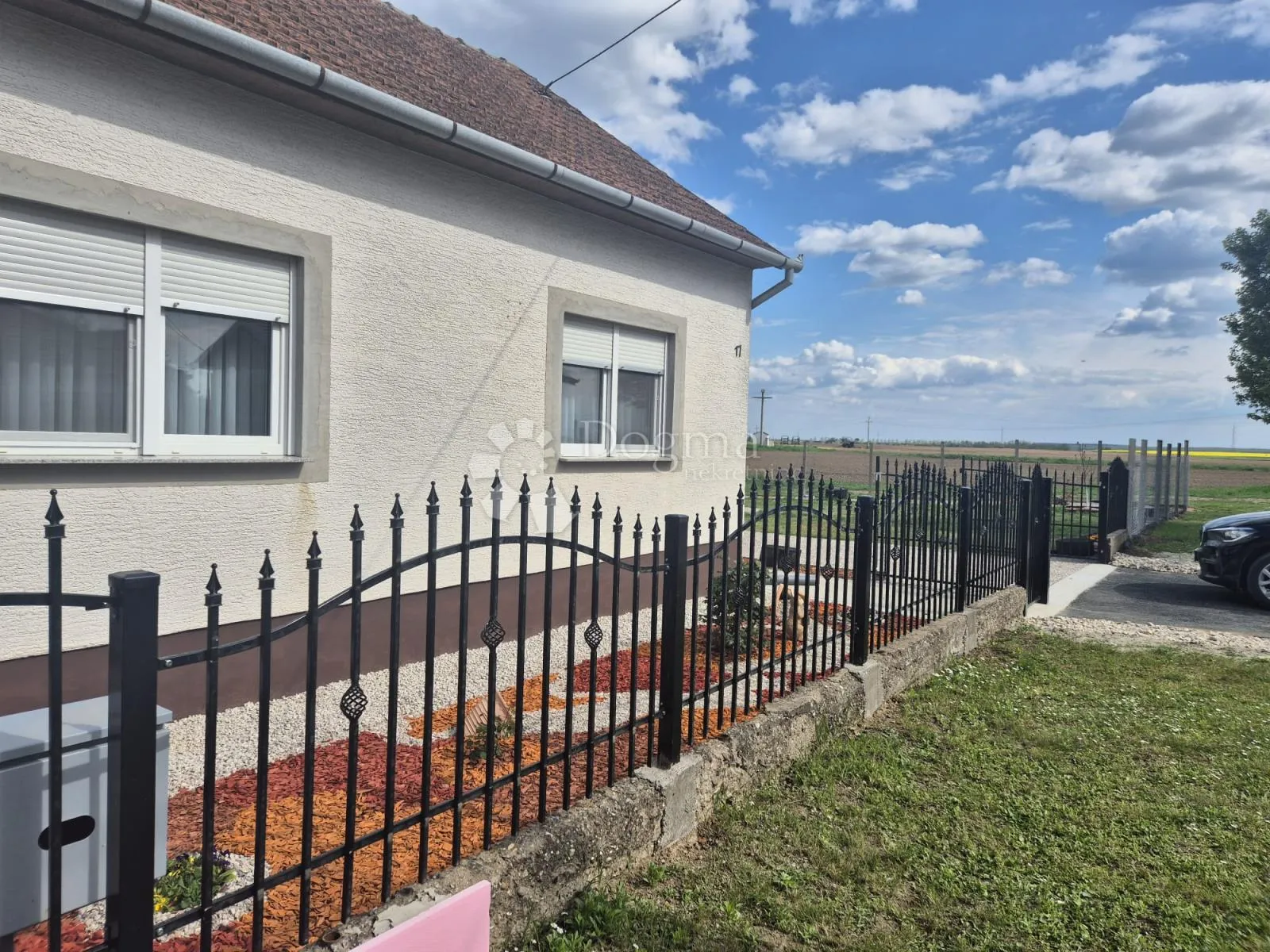 uređena prizemnica u sotinu - slika 4