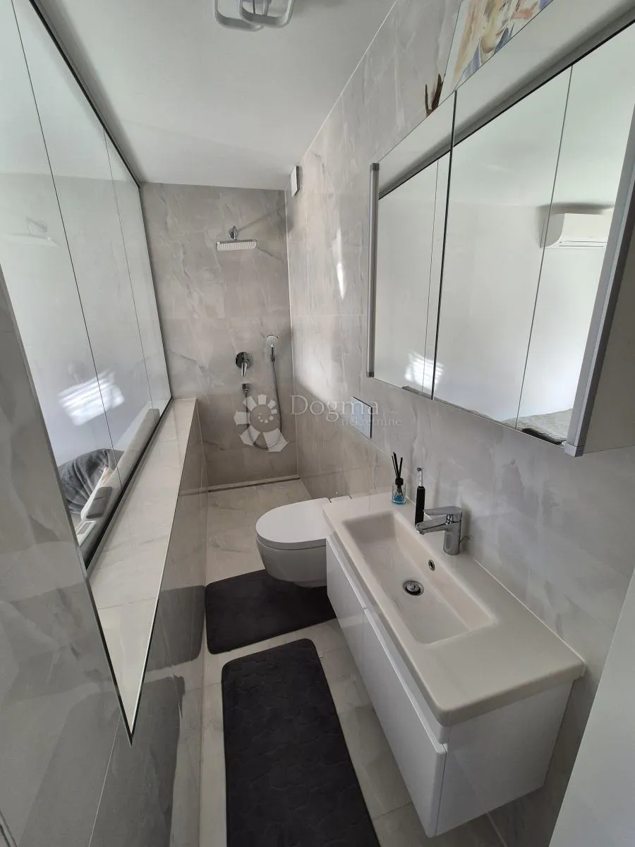 višestanbena kuća s 11 apartmana - slika 41