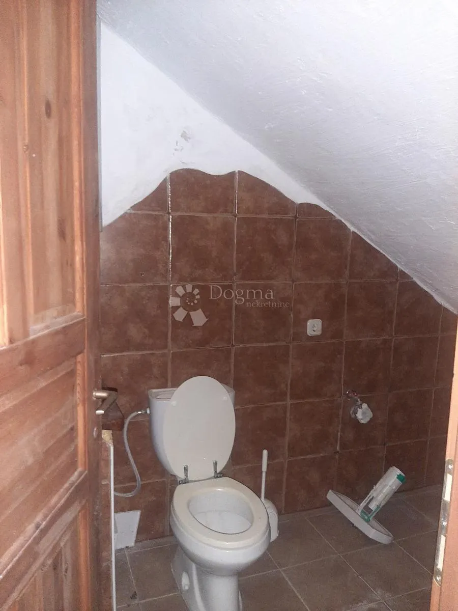 prizemlje kuće sa dvorištem - slika 4