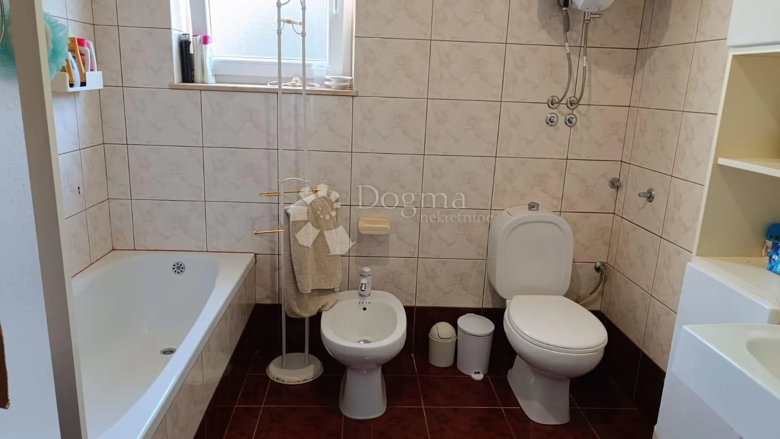 novi vinodolski, prekrasan stan 120 m2, bazen, parking, prilika ! - slika 16