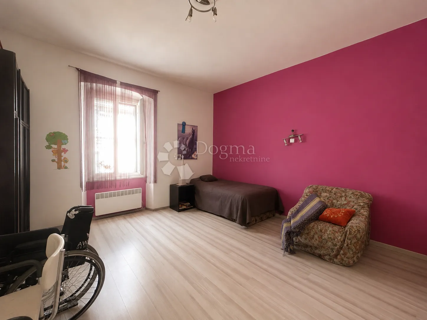 prilika u srcu pule – stan od 107 m², 50 metara od arene! - slika 3