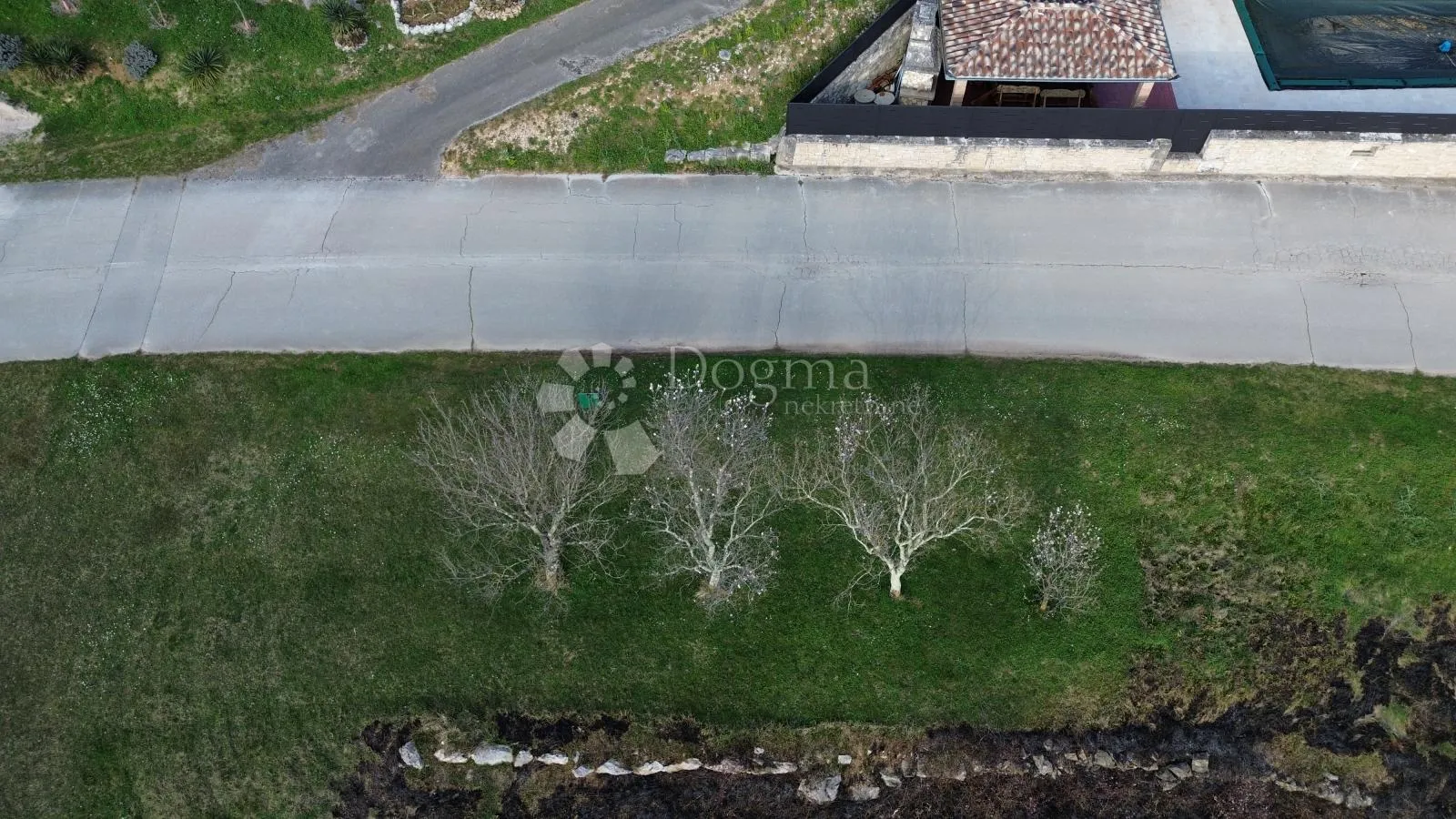Građevinsko zemljište Šušnjevica sa građevinskom dozvolom i plaćenim komunalijama - 529 m2 - Šušnjevica, Kršan
