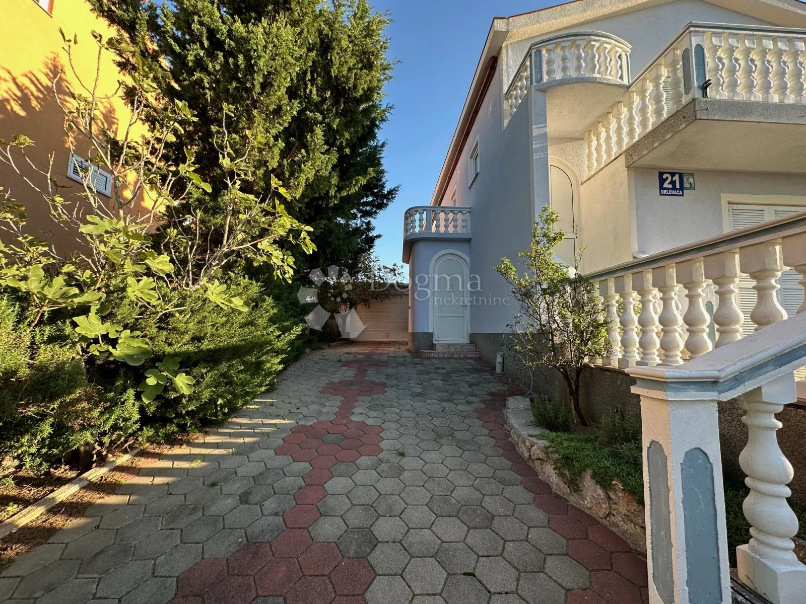 cesarica kuća novije gradnje sa 4 apartmana - slika 5
