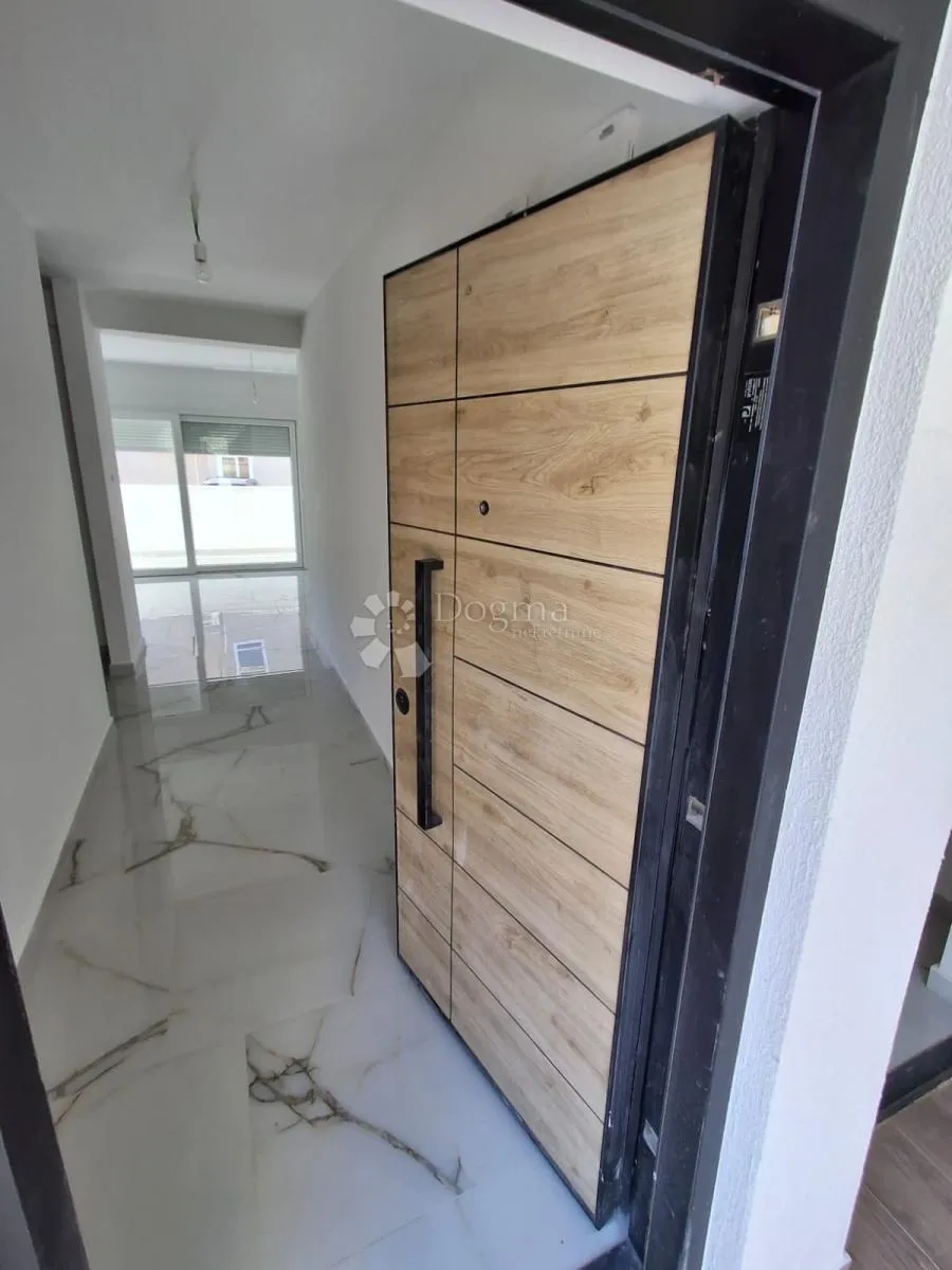 dvoetažni apartman u novogradnji u palitu. - slika 13