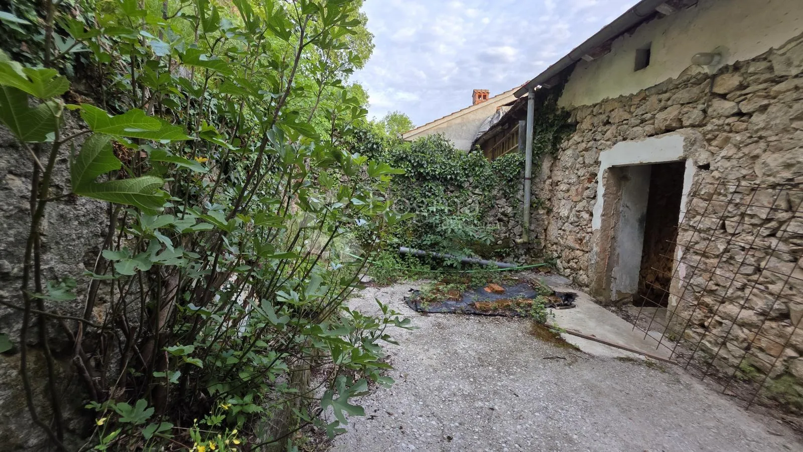 grobnik, vezana starina s okućnicom - slika 7
