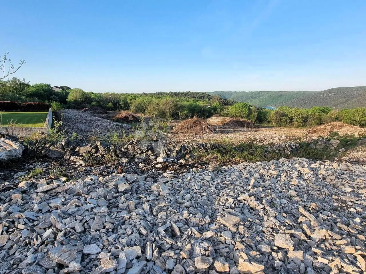 građevinsko zemljište s pogledom na more, mirna lokacija, okolica labina - slika 2