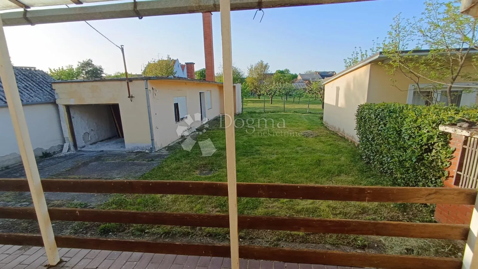kuća u srcu đakova s terasom i okućnicom! - slika 2