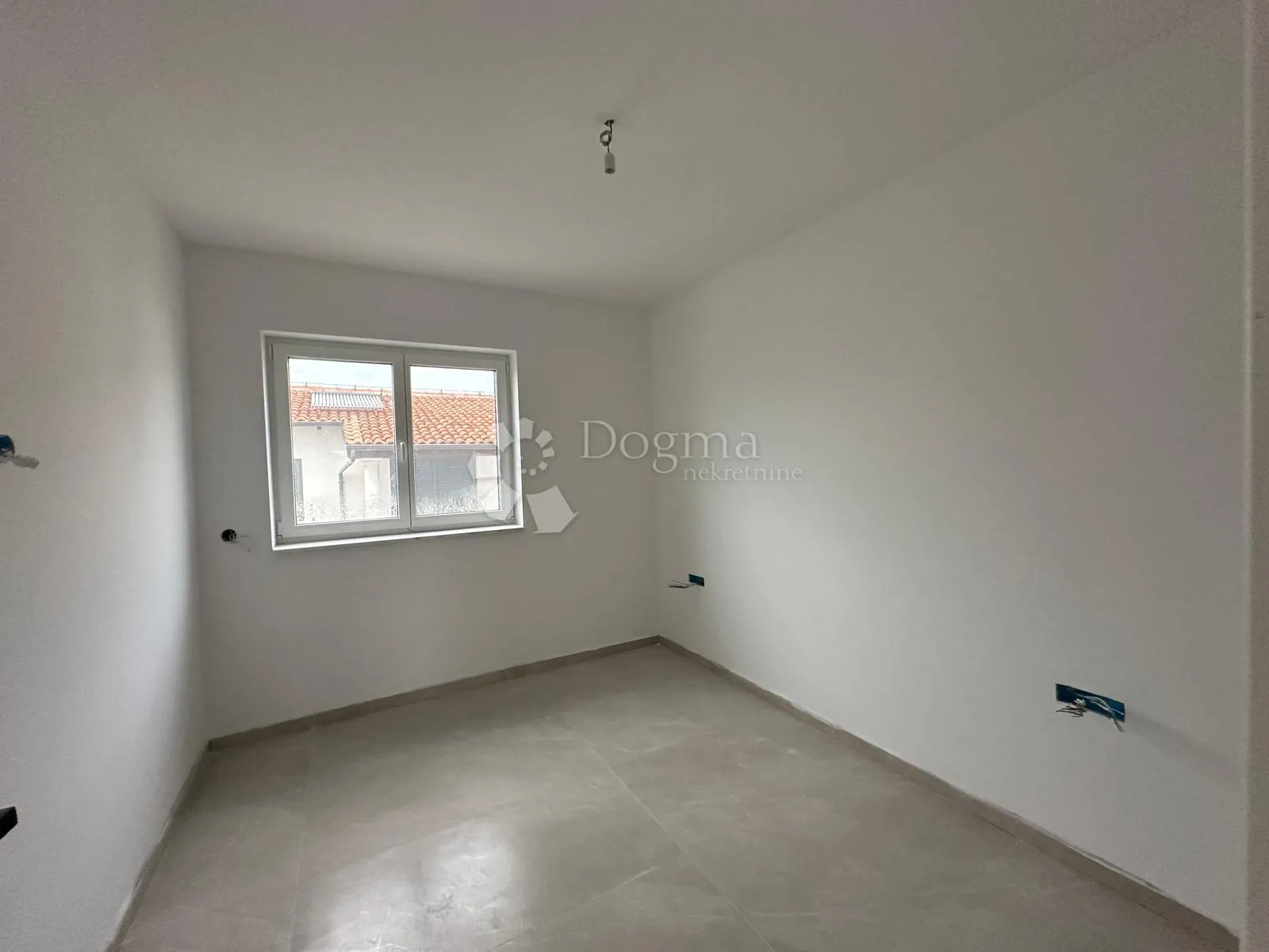 moderna novogradnja 70m od mora - slika 15