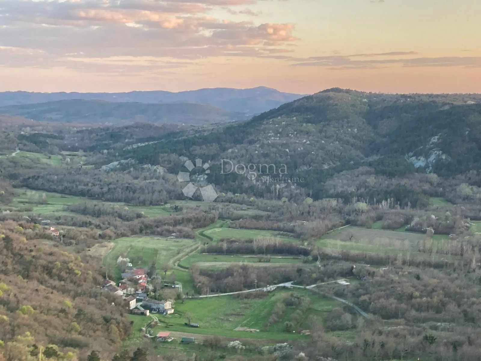 kuća s bazenom, 1000m2 okućnice, panoramski pogled - slika 29