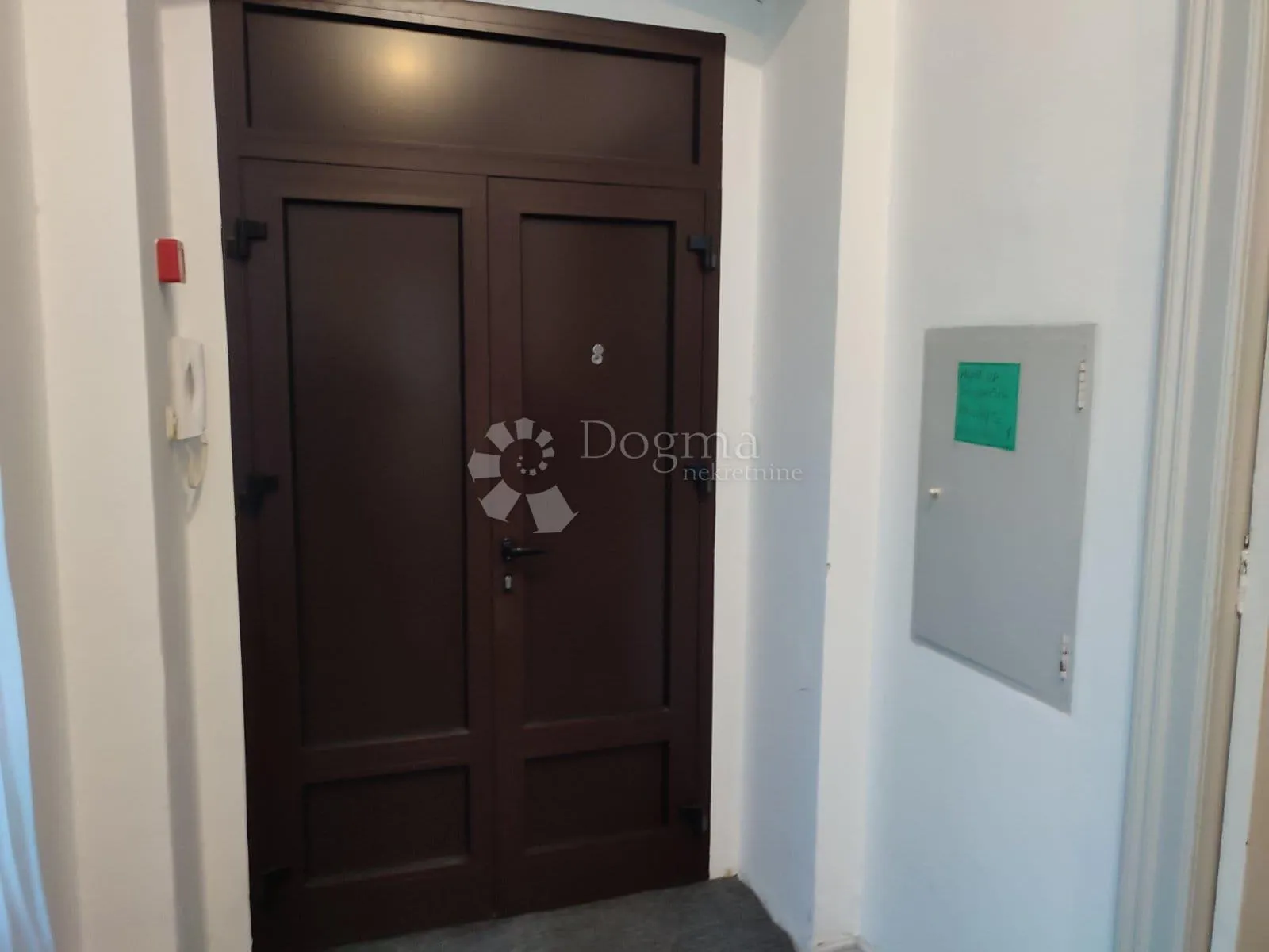 mlaka - odličan stan za život ili investiciju - slika 22