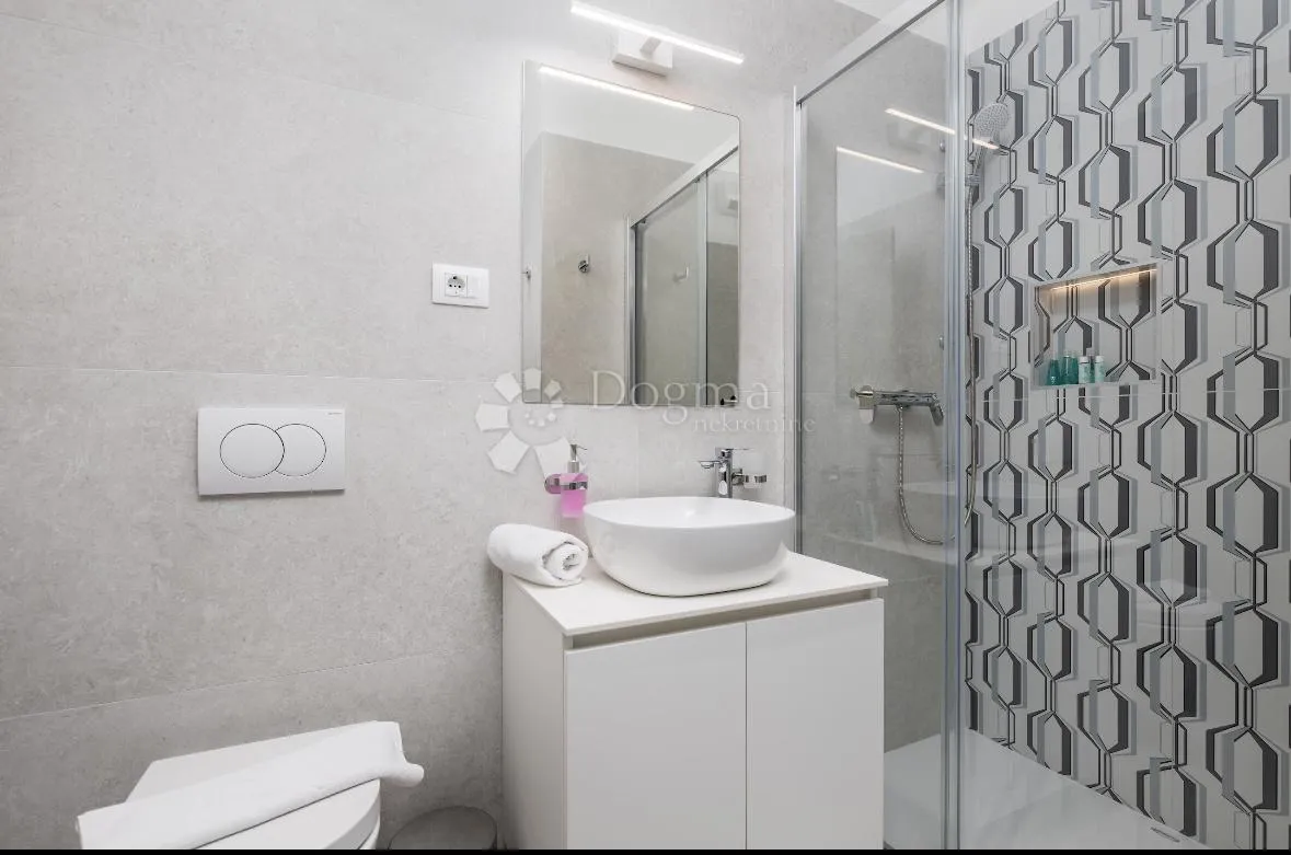 rijeka, centar, 156 m2. divota od 3 stambene jedinice! - slika 26