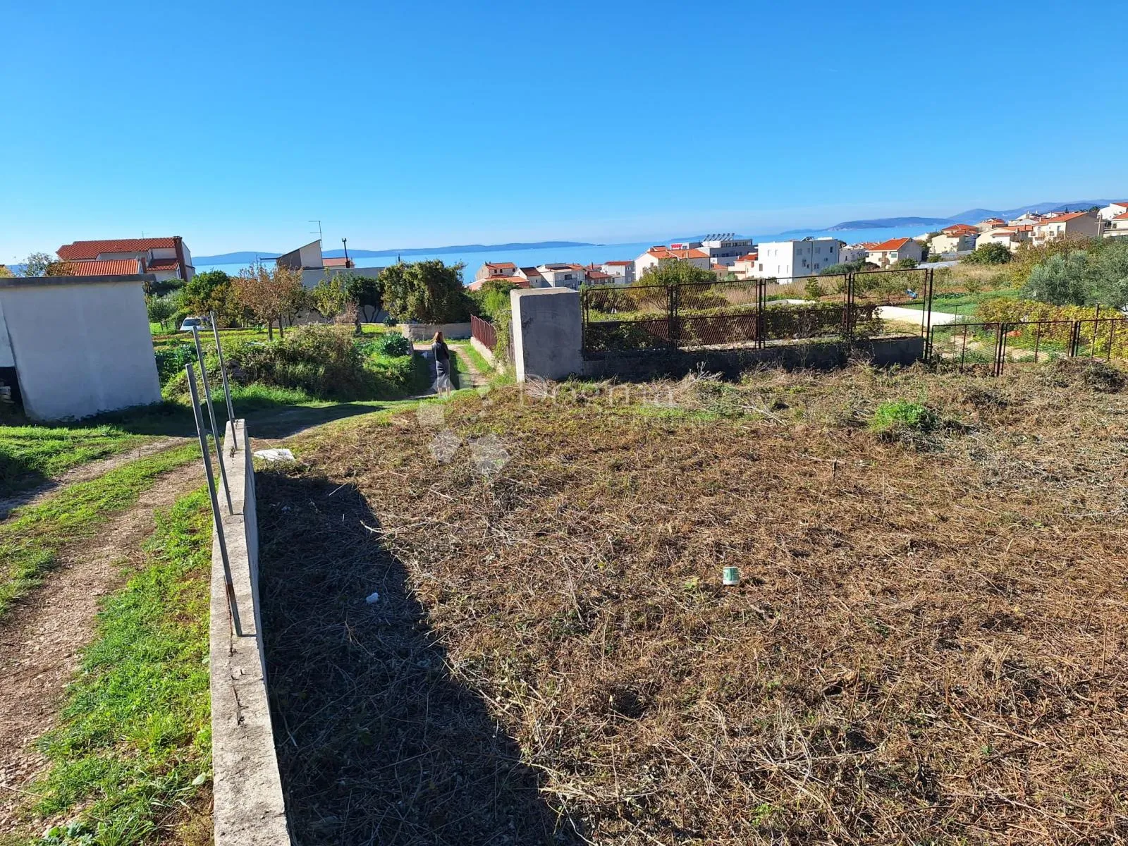 atraktivno građevinsko zemljište 200m od mora - slika 10