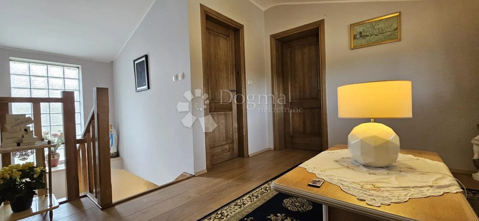 ekskluzivno kuća na osami, okružena šumom - slika 22