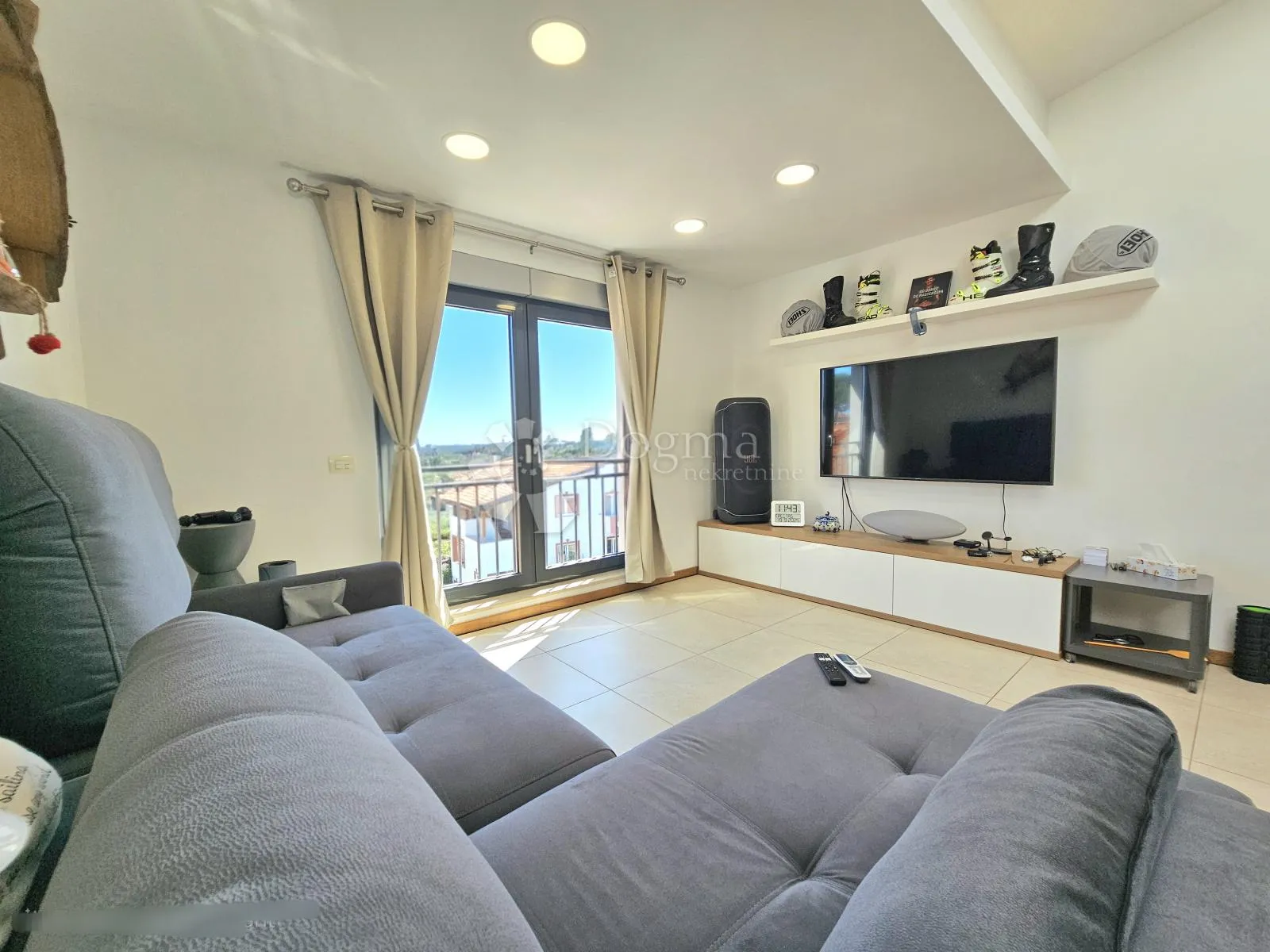 54m2, open space, 1. red do mora, pored aci marine - slika 2