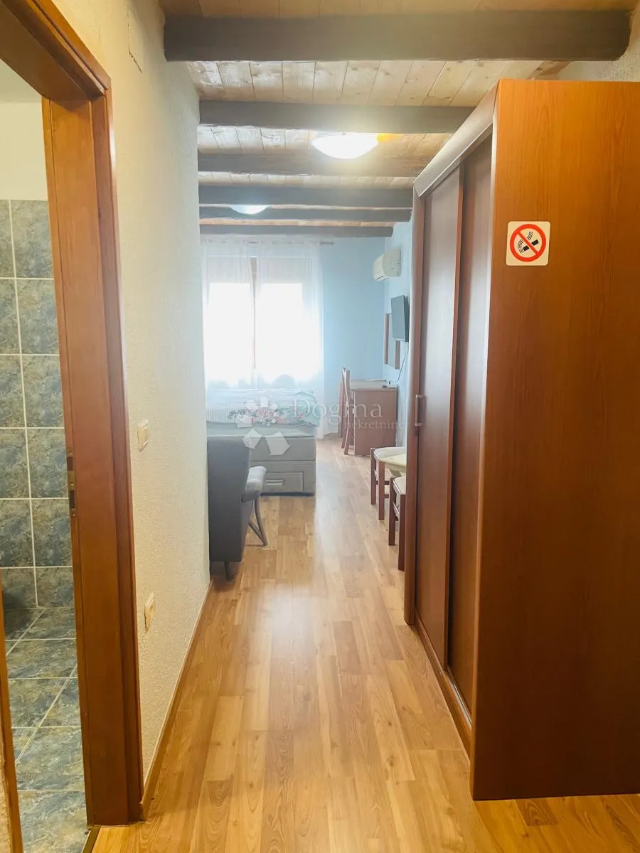uhodani pansion na izvrsnoj lokaciji - slika 29