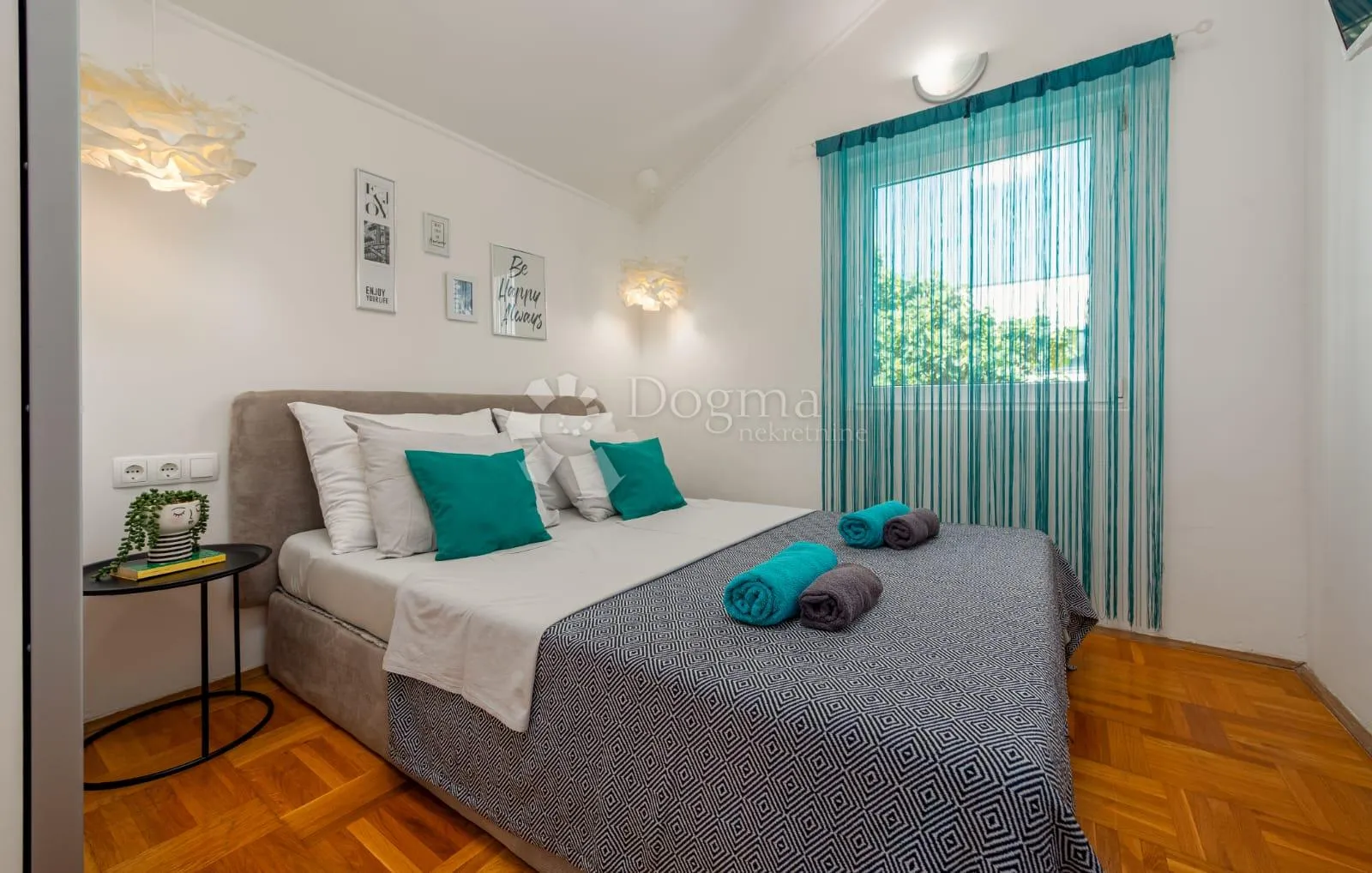 tri apartmana s bazenom - slika 58