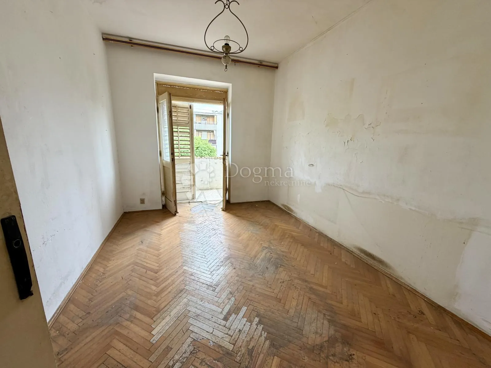 stan na odličnoj lokaciji za kompletnu adaptaciju, 57 m2 - slika 5