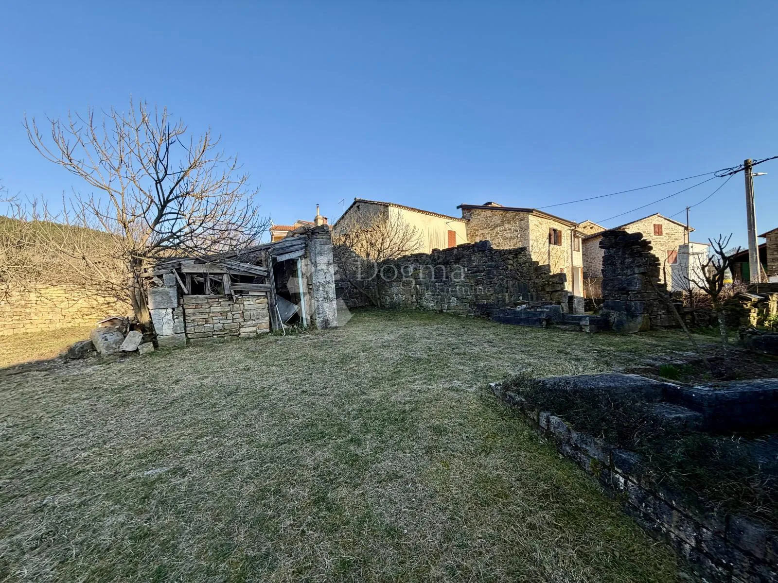 kuća s potencijalom - zarečki krov - slika 10