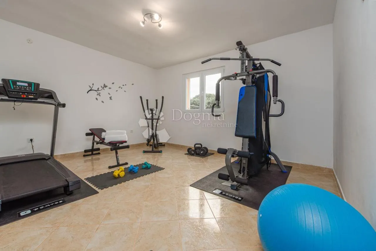predivna mediteranska vila s bazenom na otoku pašmanu - slika 32