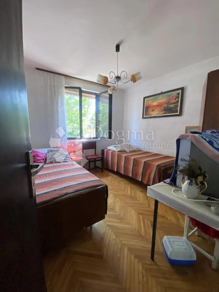 kuća sa dva stana - slika 10
