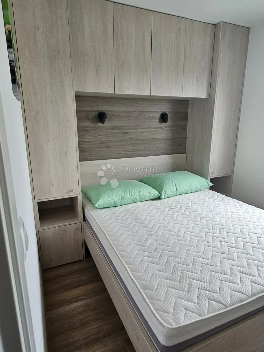 apartman s pogledom na more i velikim dvorištem, 400 m od mora - slika 7