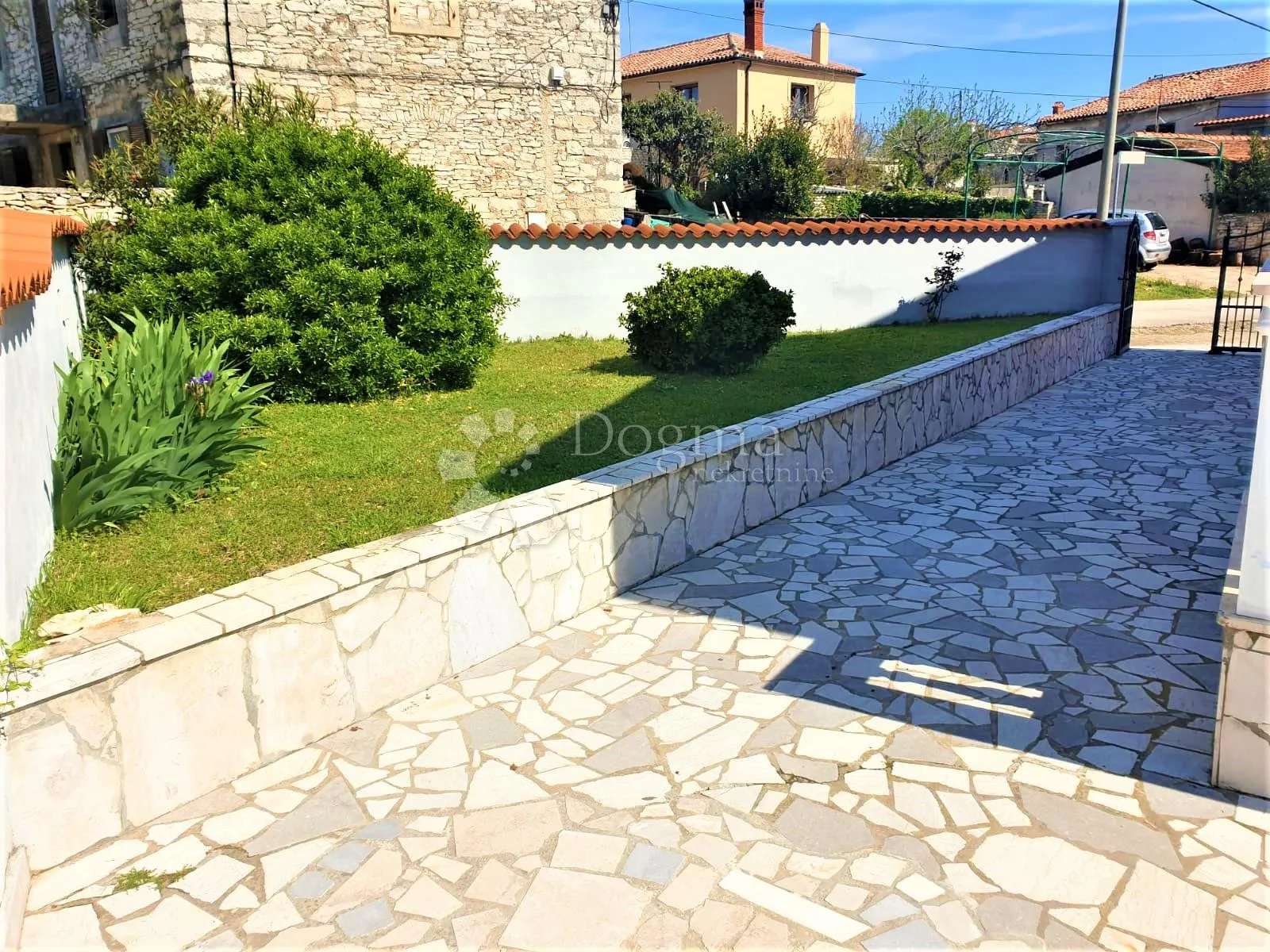 kuća sa tri stambene jedinica sa pogledom na more - slika 37