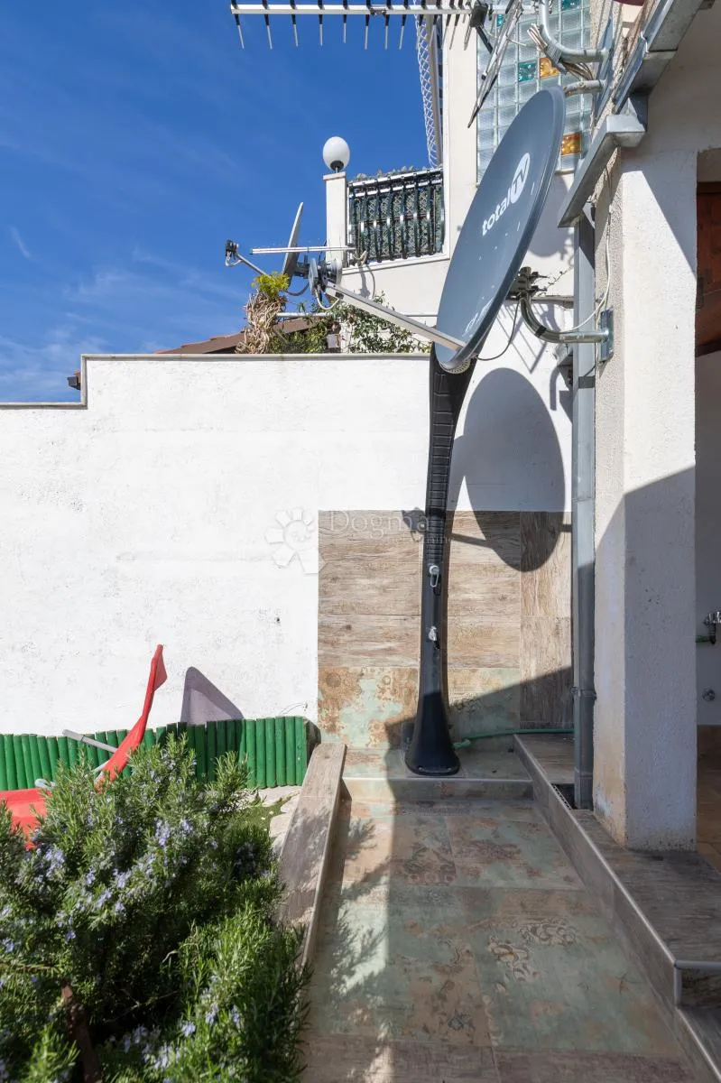 dvosobni stan s pogledom na more, jesenice - slika 4