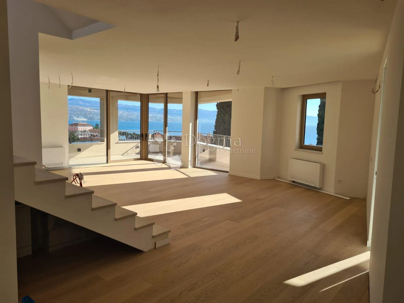 luksuzni penthouse u srcu opatije – bazen na krovu i očaravajući pogled na more - slika 4