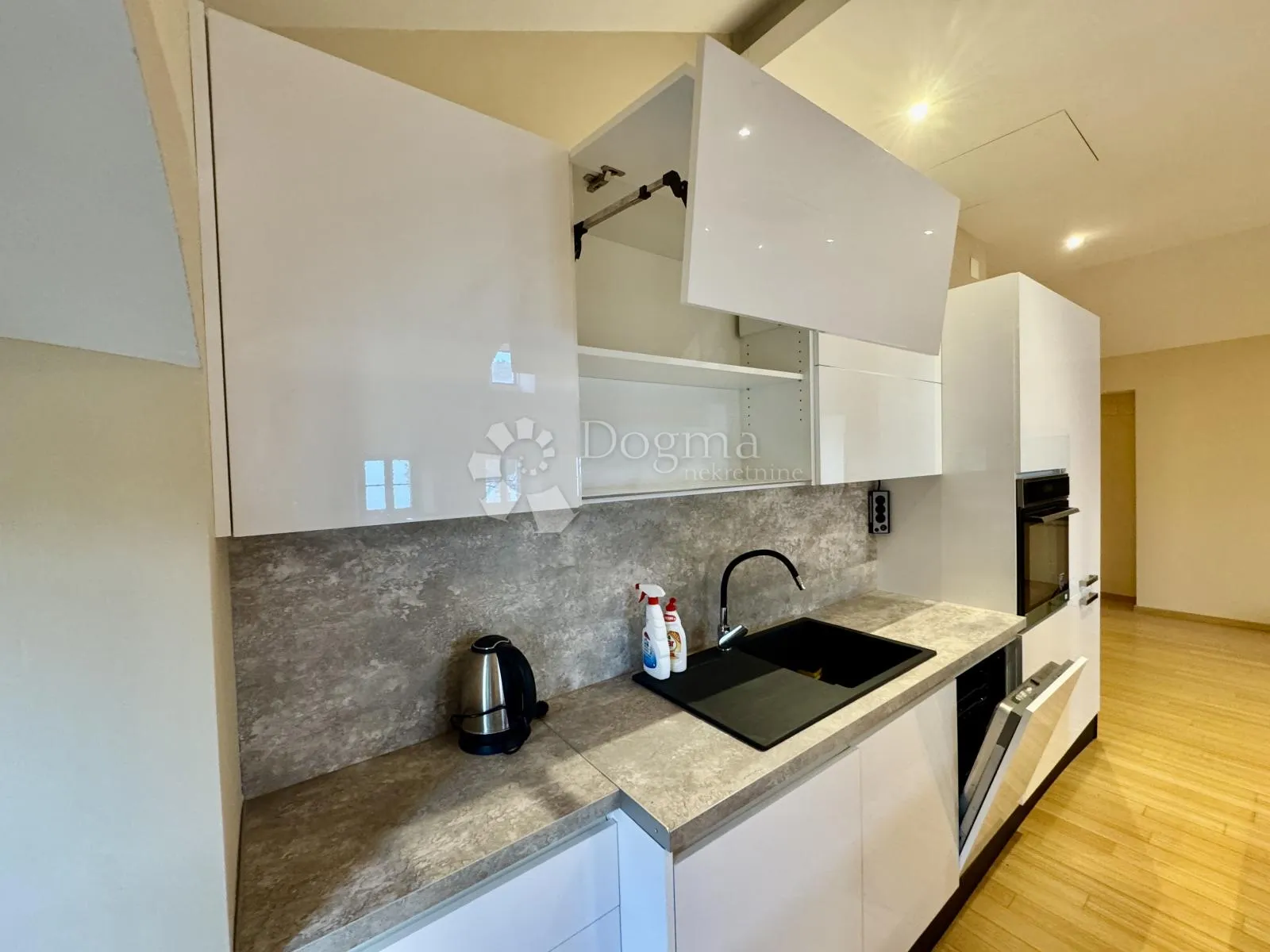 ekskluzivni apartman u centru opatije - slika 6