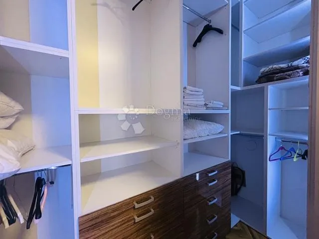 komforan 2s+db stan u centru rijeke za najam - slika 15