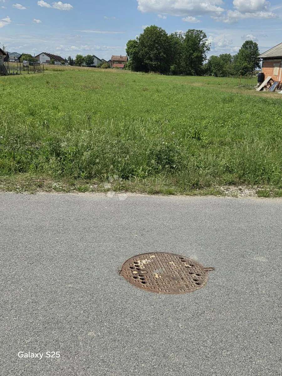 zemljište sa građevinskom dozvolom za 6 stanova - slika 3