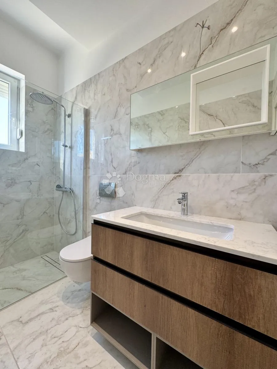 novi vinodolski - adaptiran stan 57 m² - pogled na more - slika 8