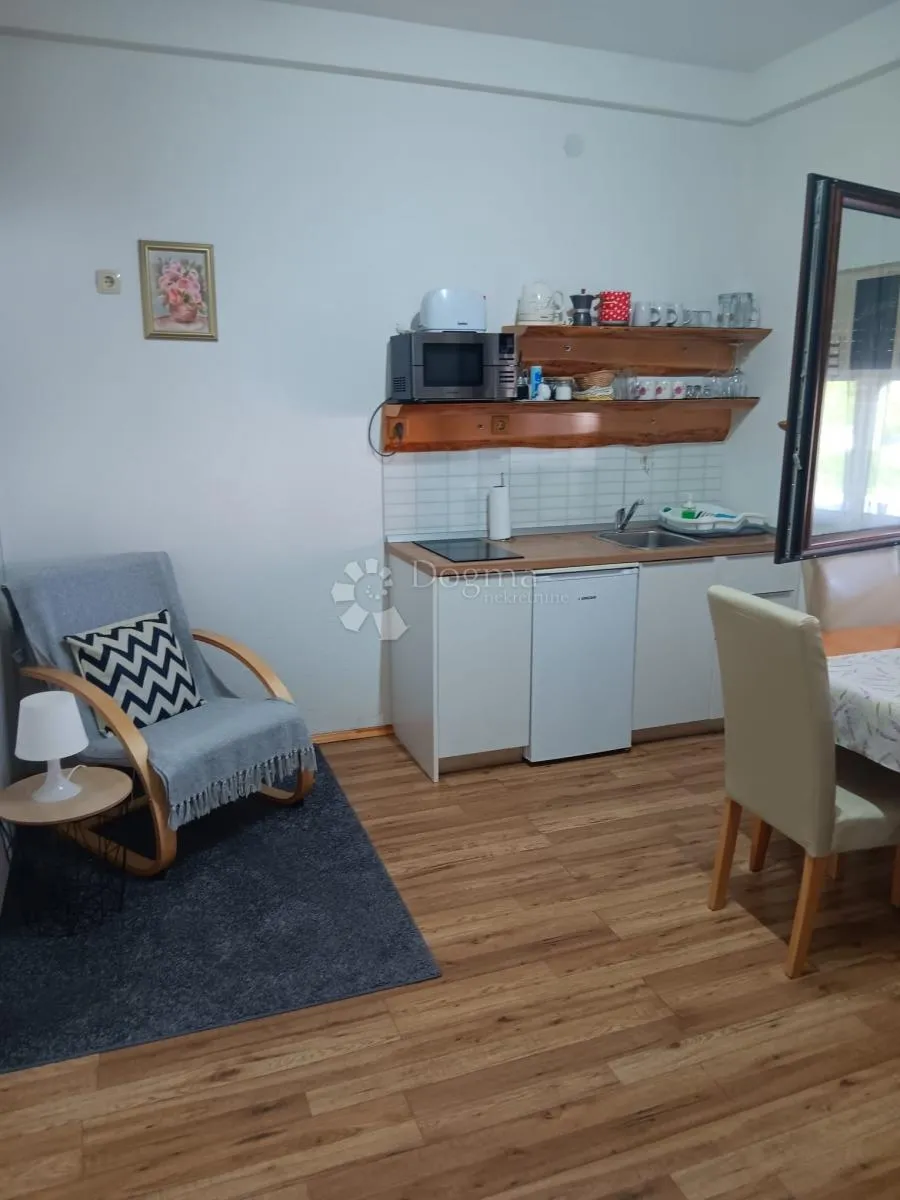 kuća u korenici, za investiciju i život - slika 23