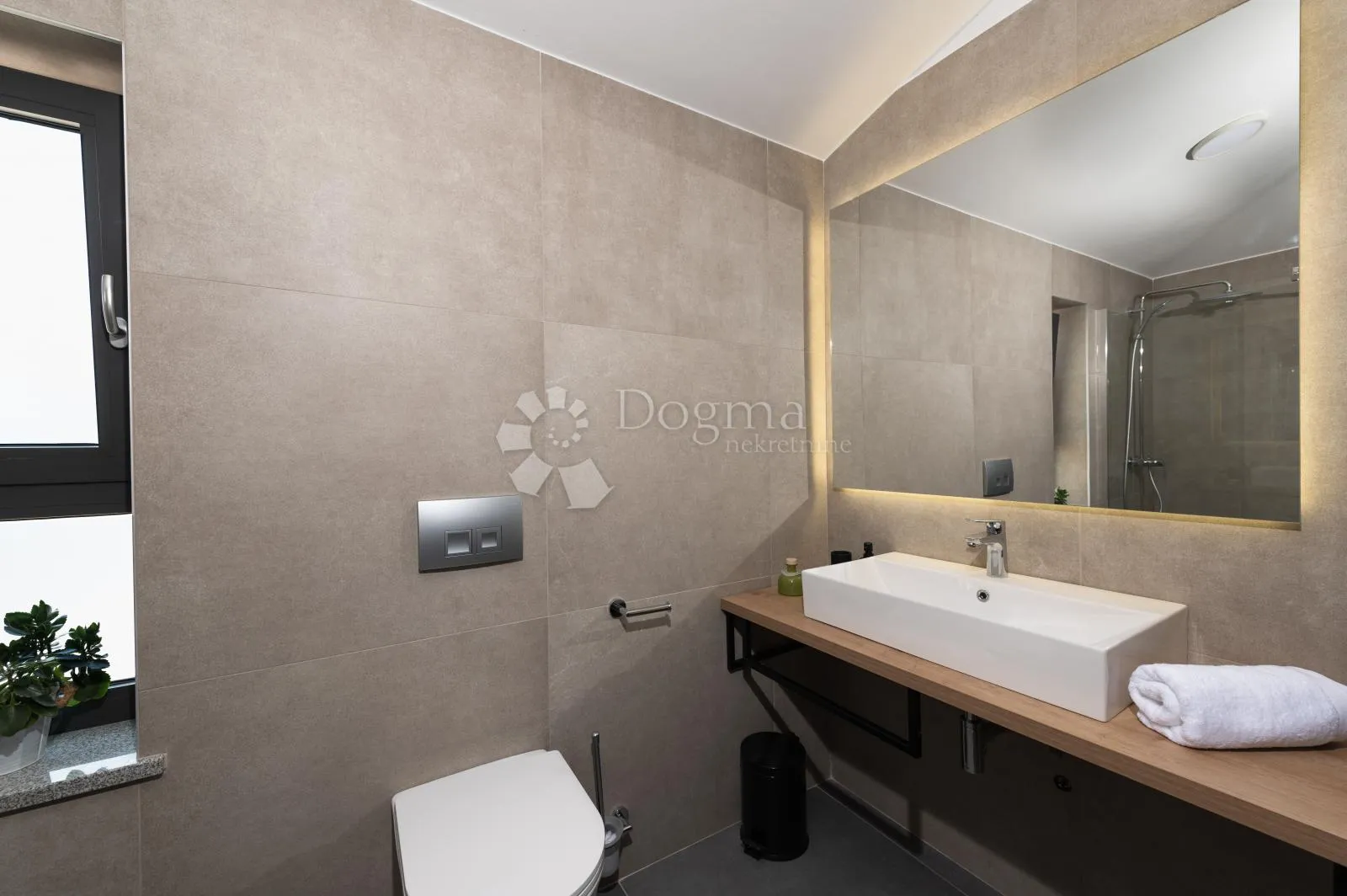 elegantna villa s bazenom, novogradnja! - slika 16