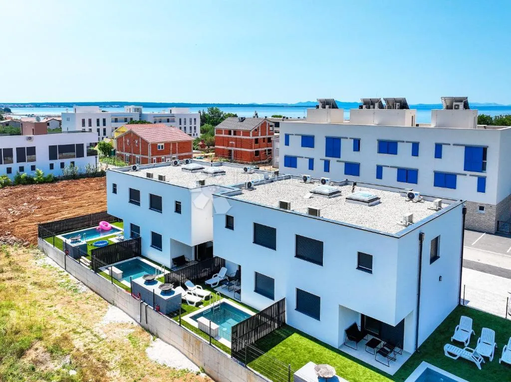 luksuzna dvojna kuća s bazenom – privlaka, 150 m od mora s2 - slika 27