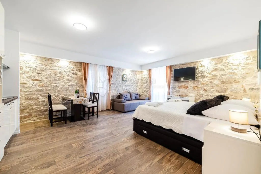 prodaje se luksuzno renoviran stan od 114 m² u srcu šibenika – idealna prilika za turistički najam! - slika 4