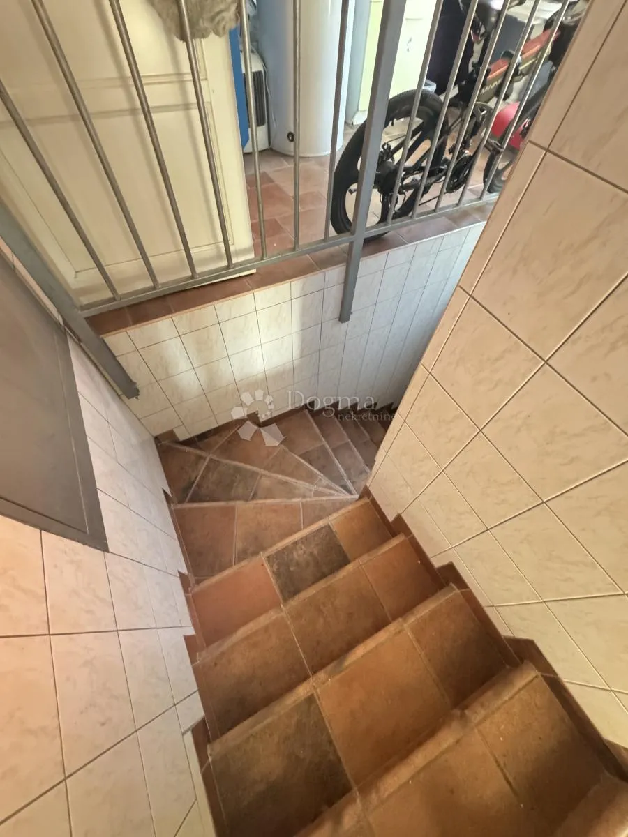 vila 425.99 m2 + 1294 m2 dvorište - prilika - slika 10