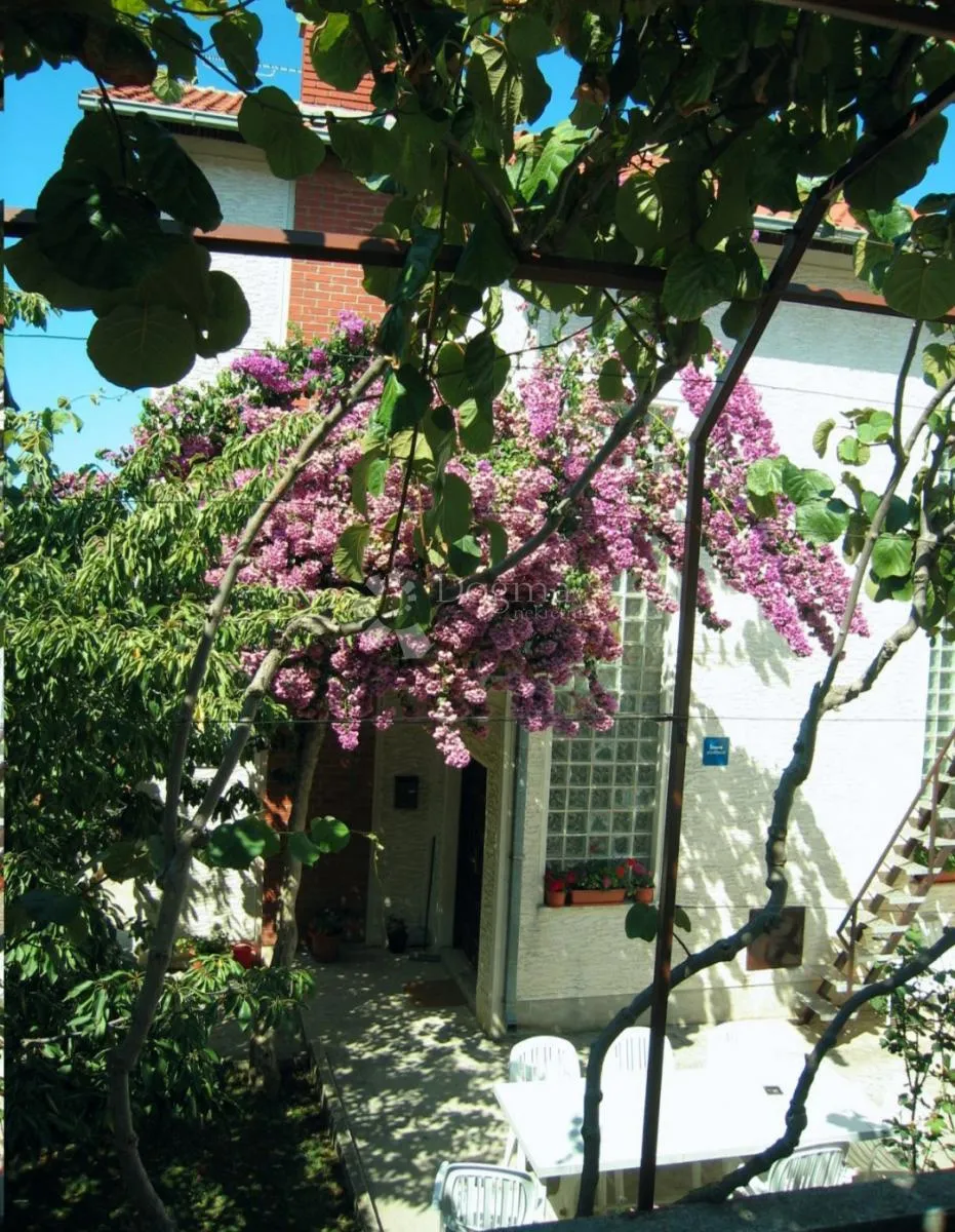 okrug gornji, kuća 400 m², 150 m od mora, prilika - slika 3