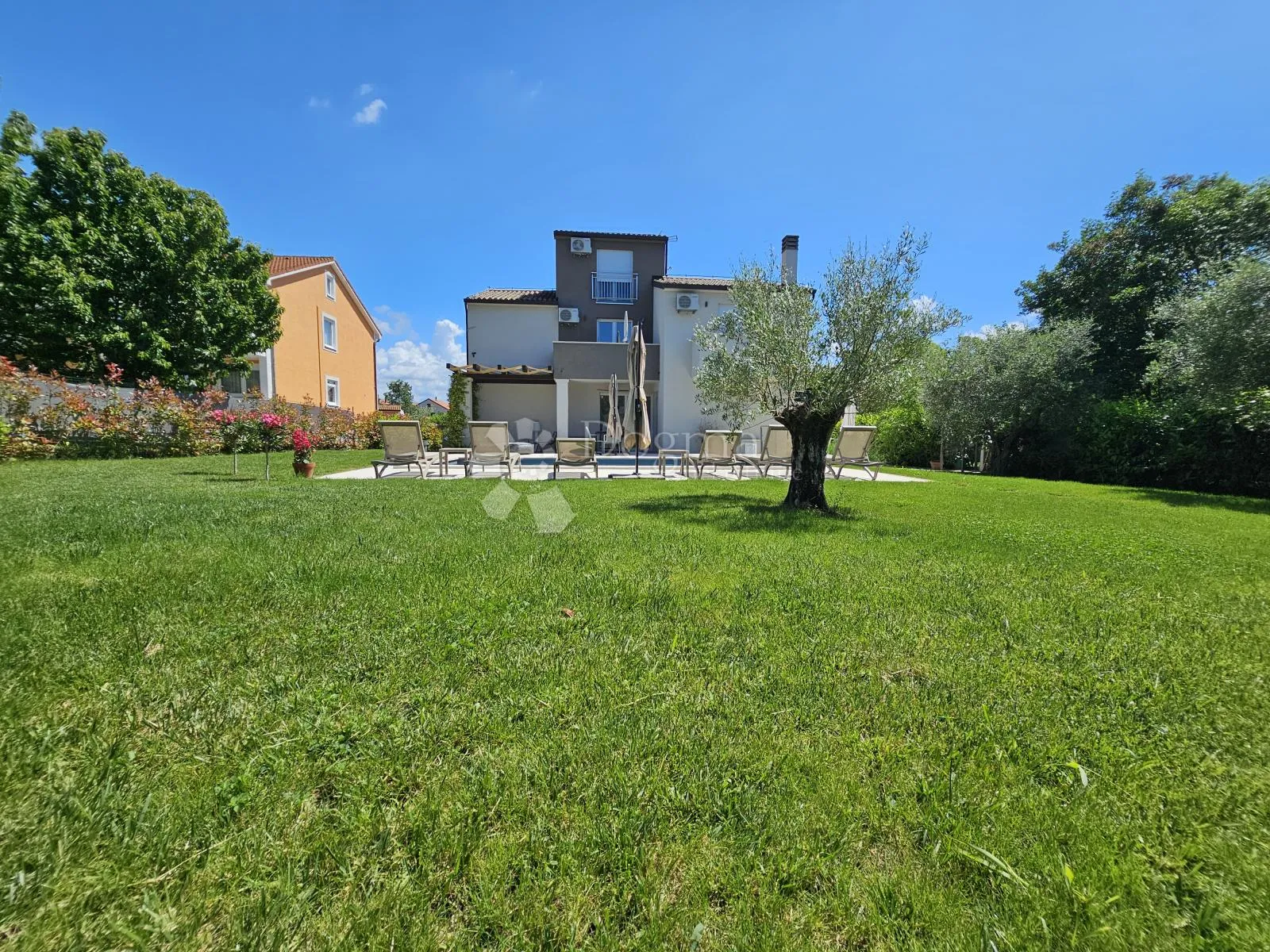 apartmanska kuća (4 jedinice) spremna za turizam - slika 51