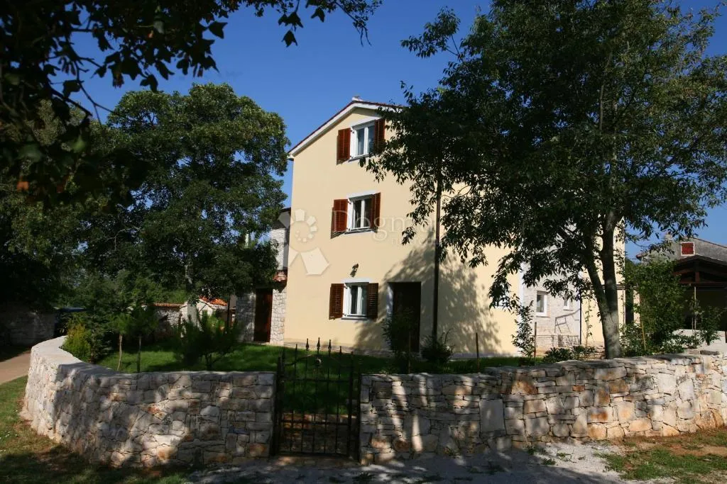 prekrasna istarska villa s bazenom, 220 m² i 5 en-suite spavaćih soba - slika 13