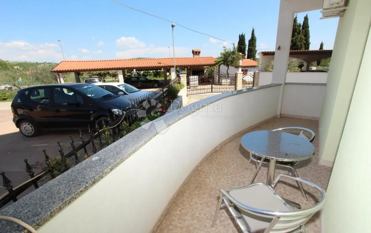 kuća sa apartmanima - slika 14