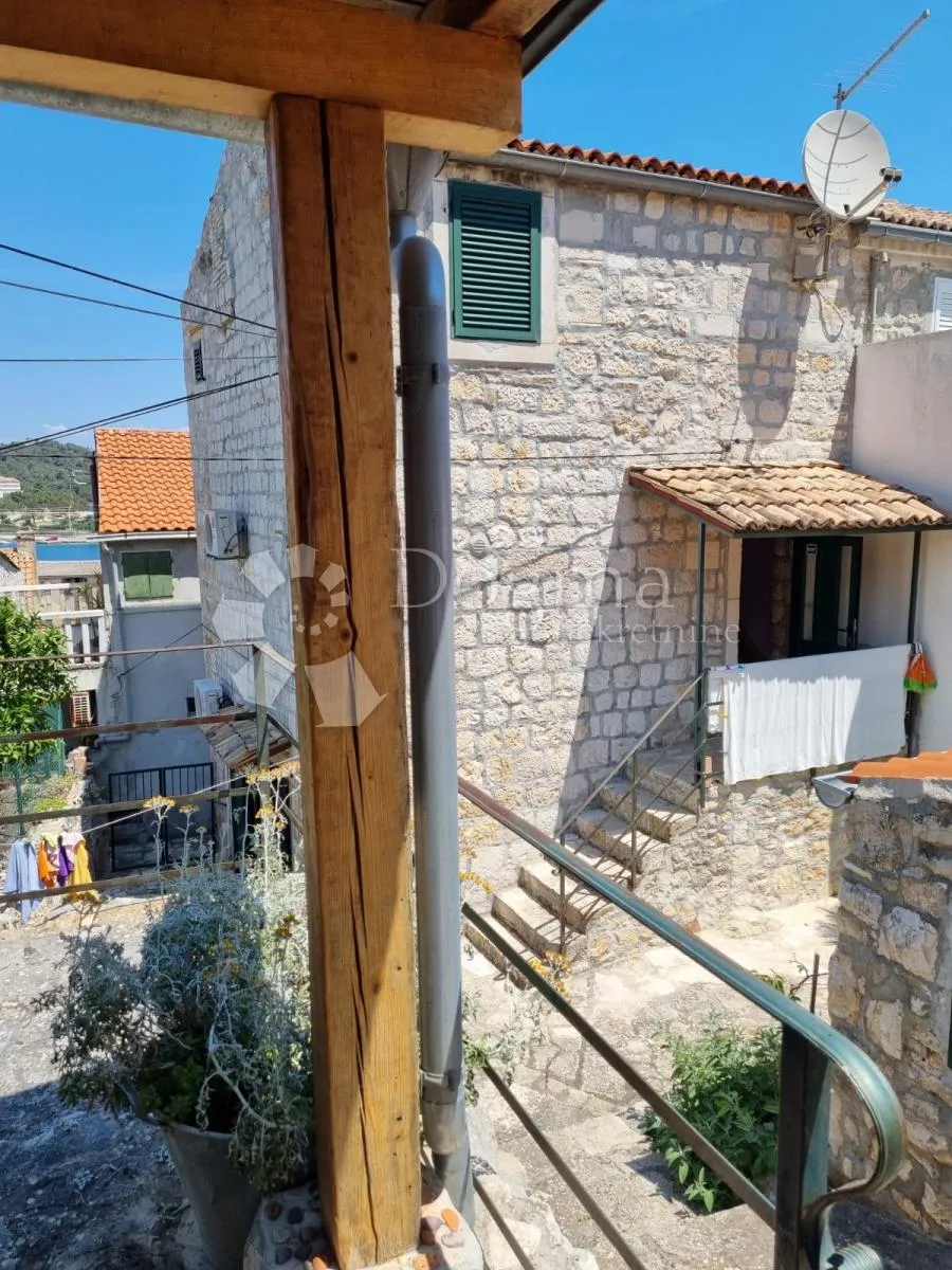 unikatna kamena kuća na otoku visu - slika 44