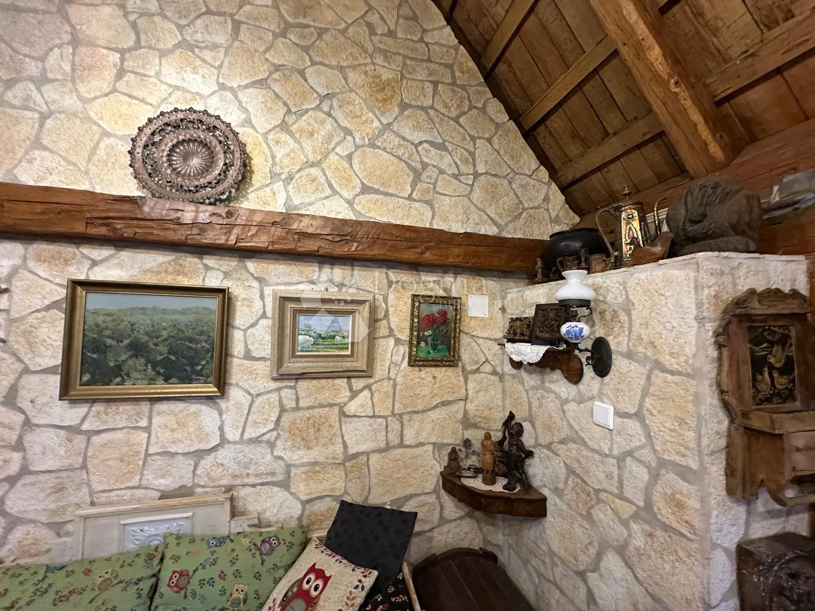 difuzni hotel autohtone kamene kuće 10+1 - slika 52