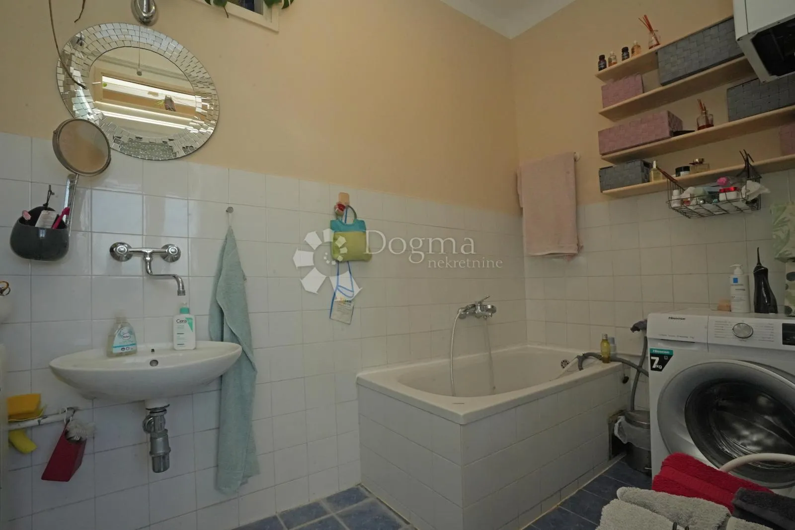 top cijena! 2.779€ m2 - divan stan u centru pule! - slika 18